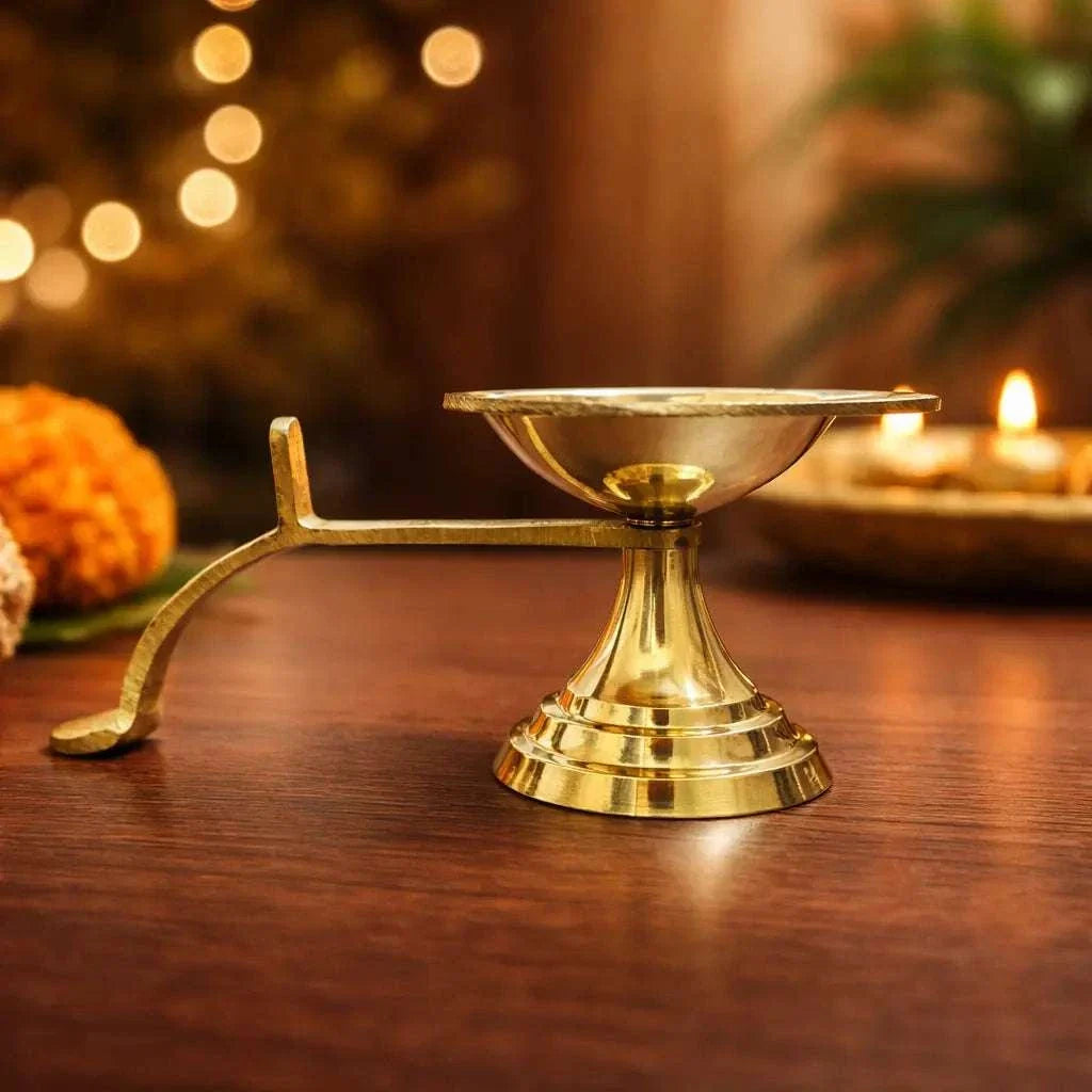 Brass Paan Aarti Diya With Handle (2 Inch) Vedansh Craft
