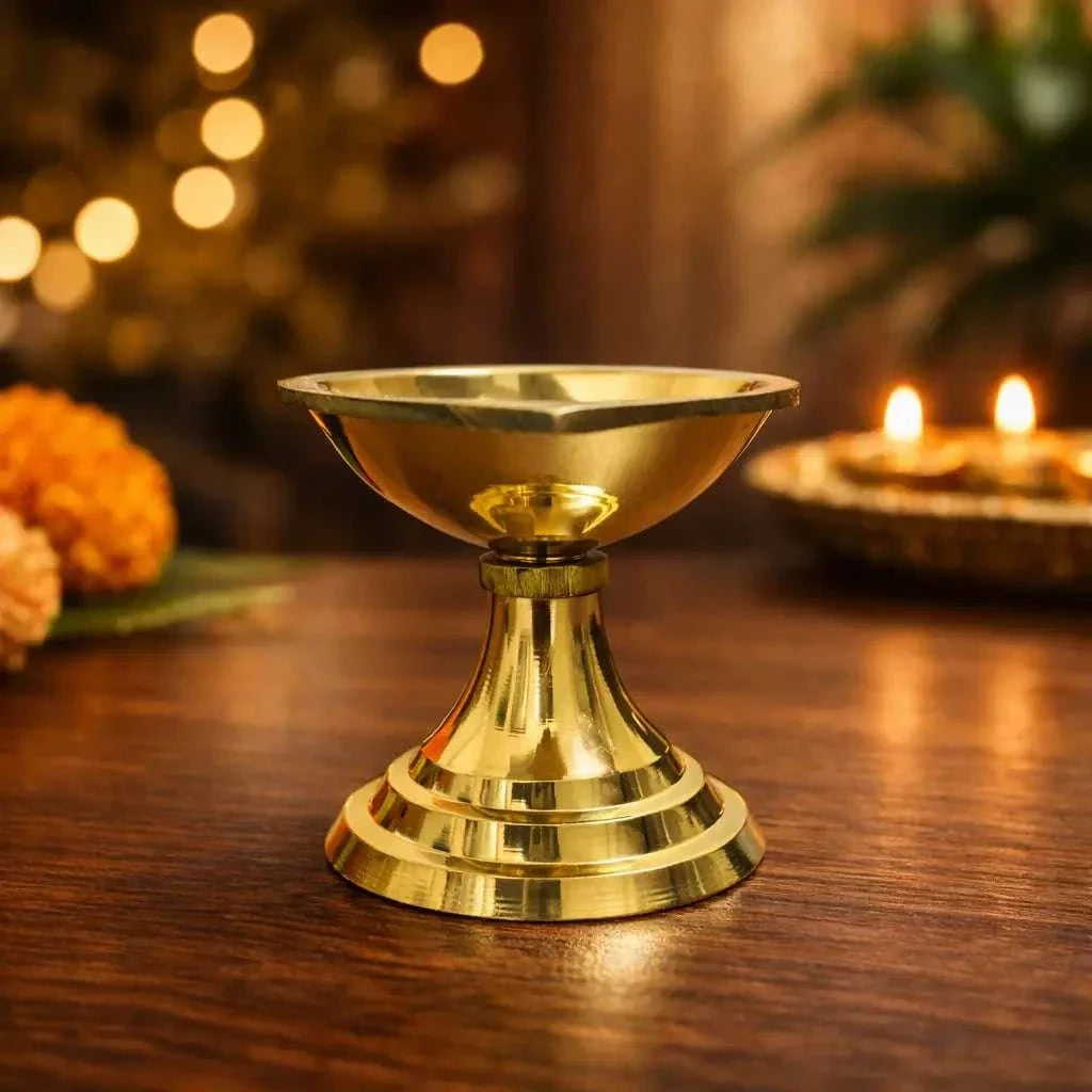 Brass Paan Aarti Diya With Handle (2 Inch) Vedansh Craft