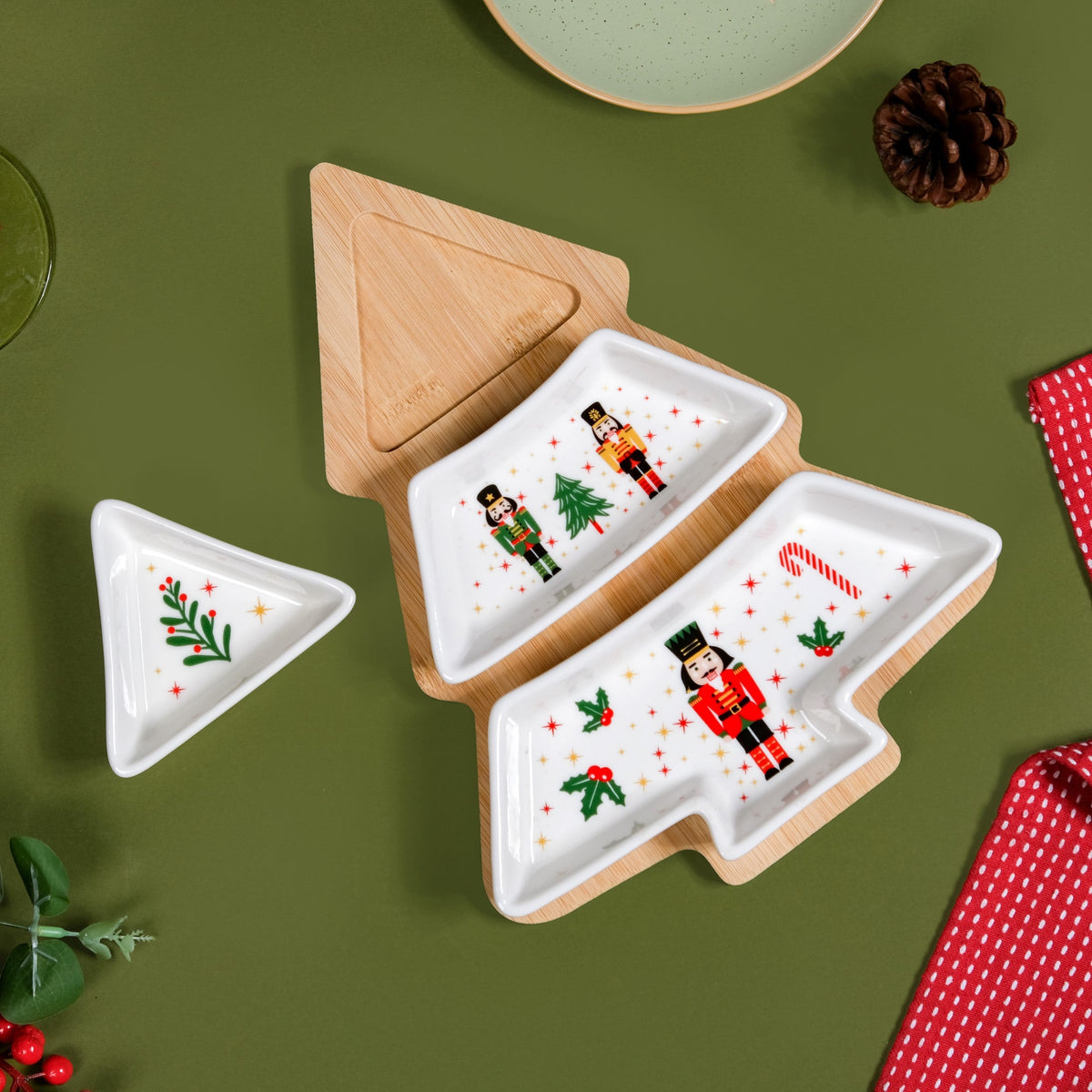 Nutcracker Tree Sectioned Platter Set Of 4 Nestasia