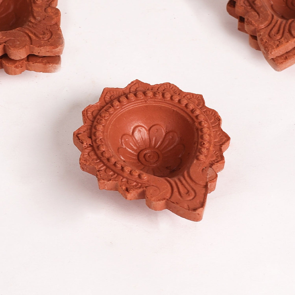 Petal Bordered Pure Terracotta Diyas Set Of 48 Nestasia