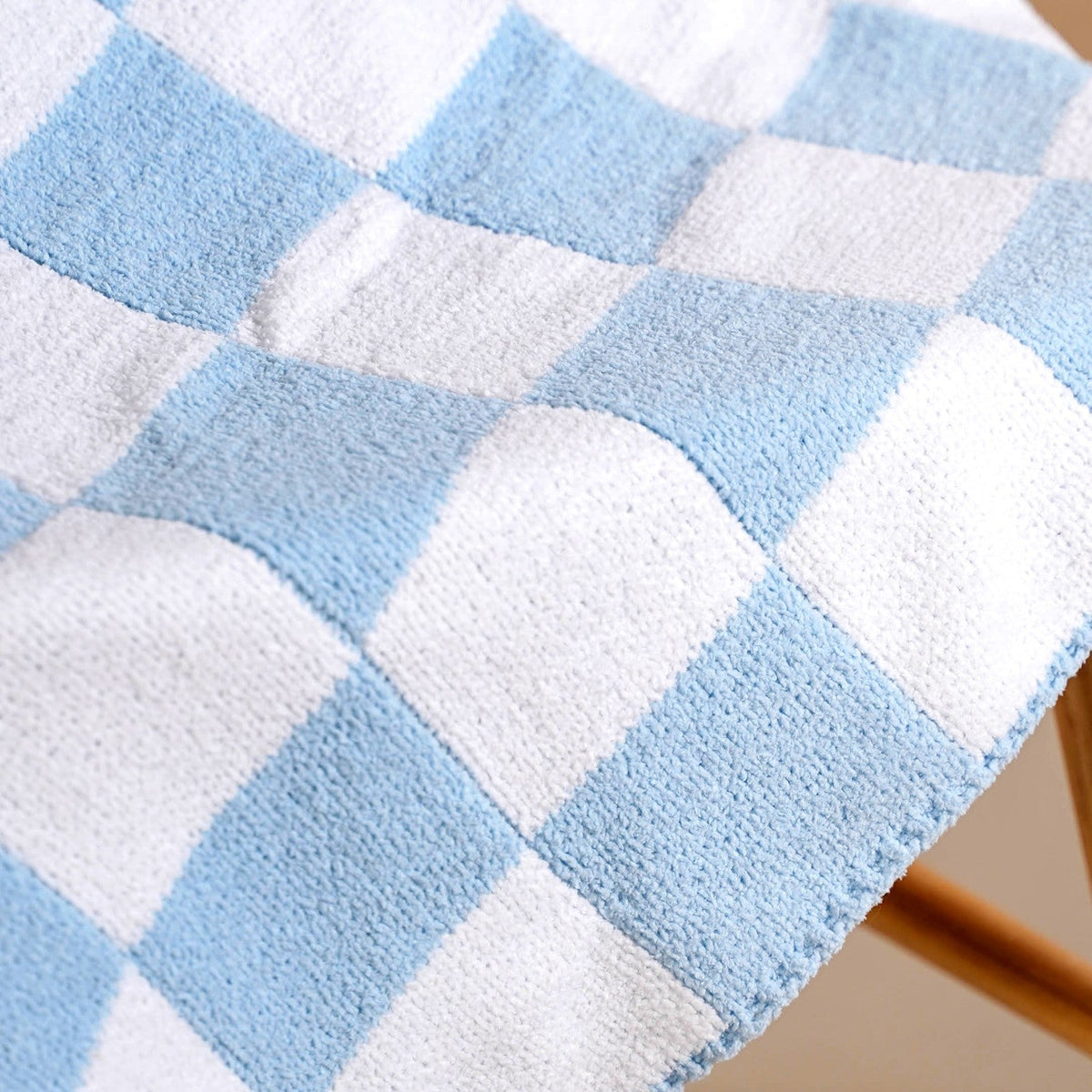 Checkered Blue White Reversible Small Throw 100x75cm Nestasia