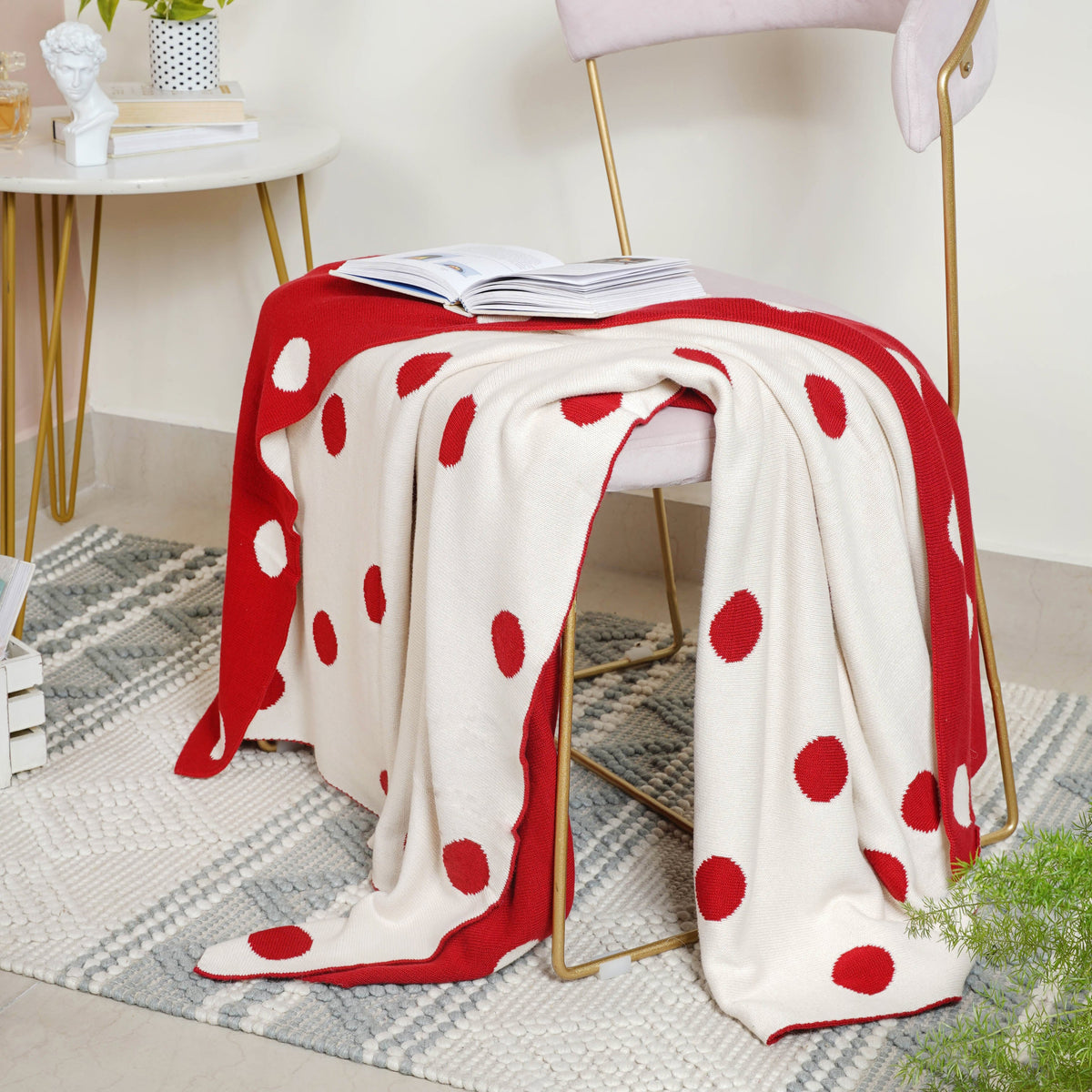 Red Throw Nestasia