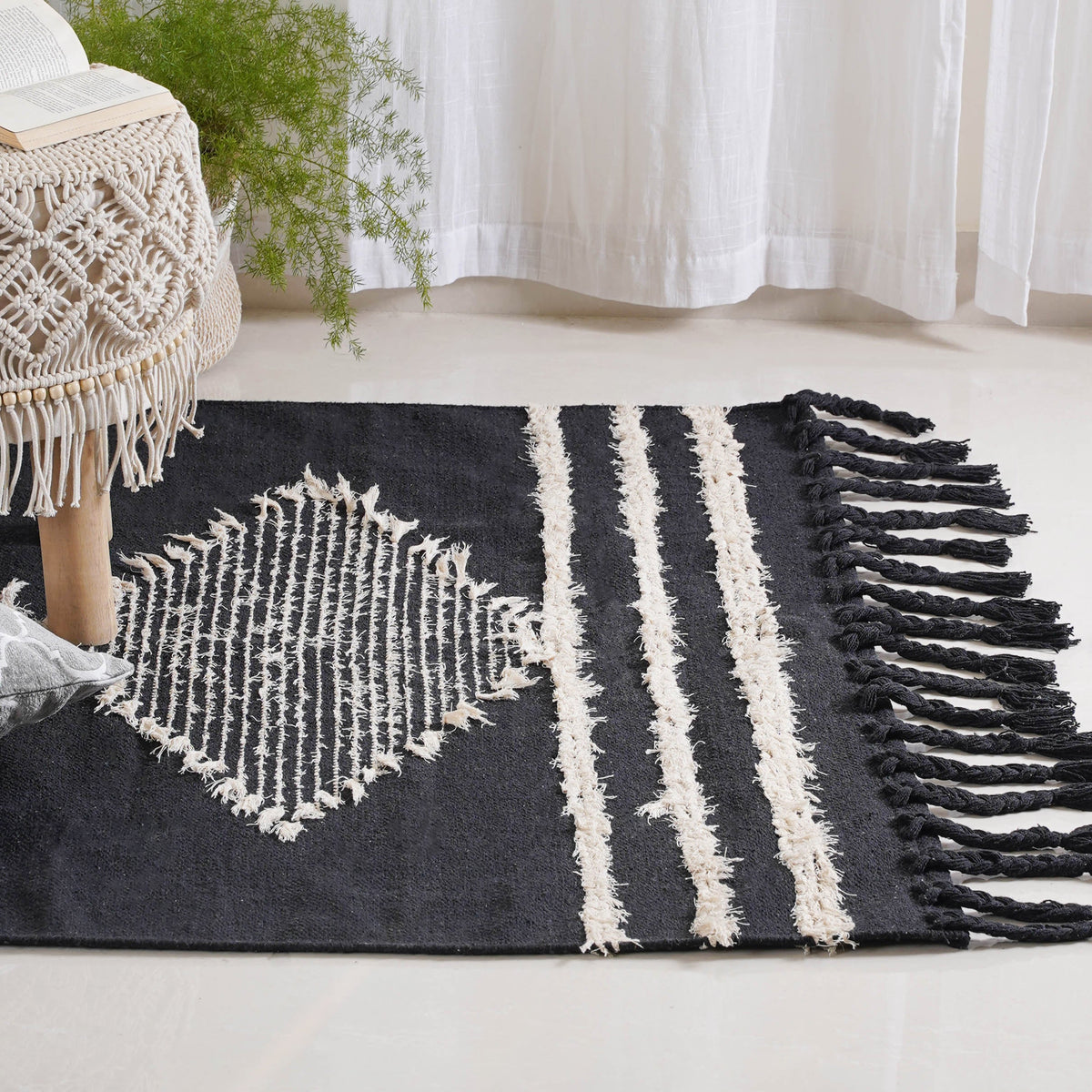 Black Handwoven Carpet for Living Room Nestasia