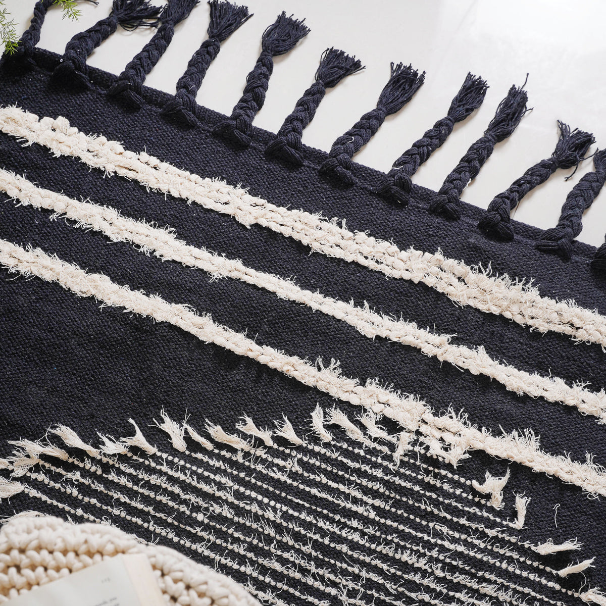Black Handwoven Carpet for Living Room Nestasia