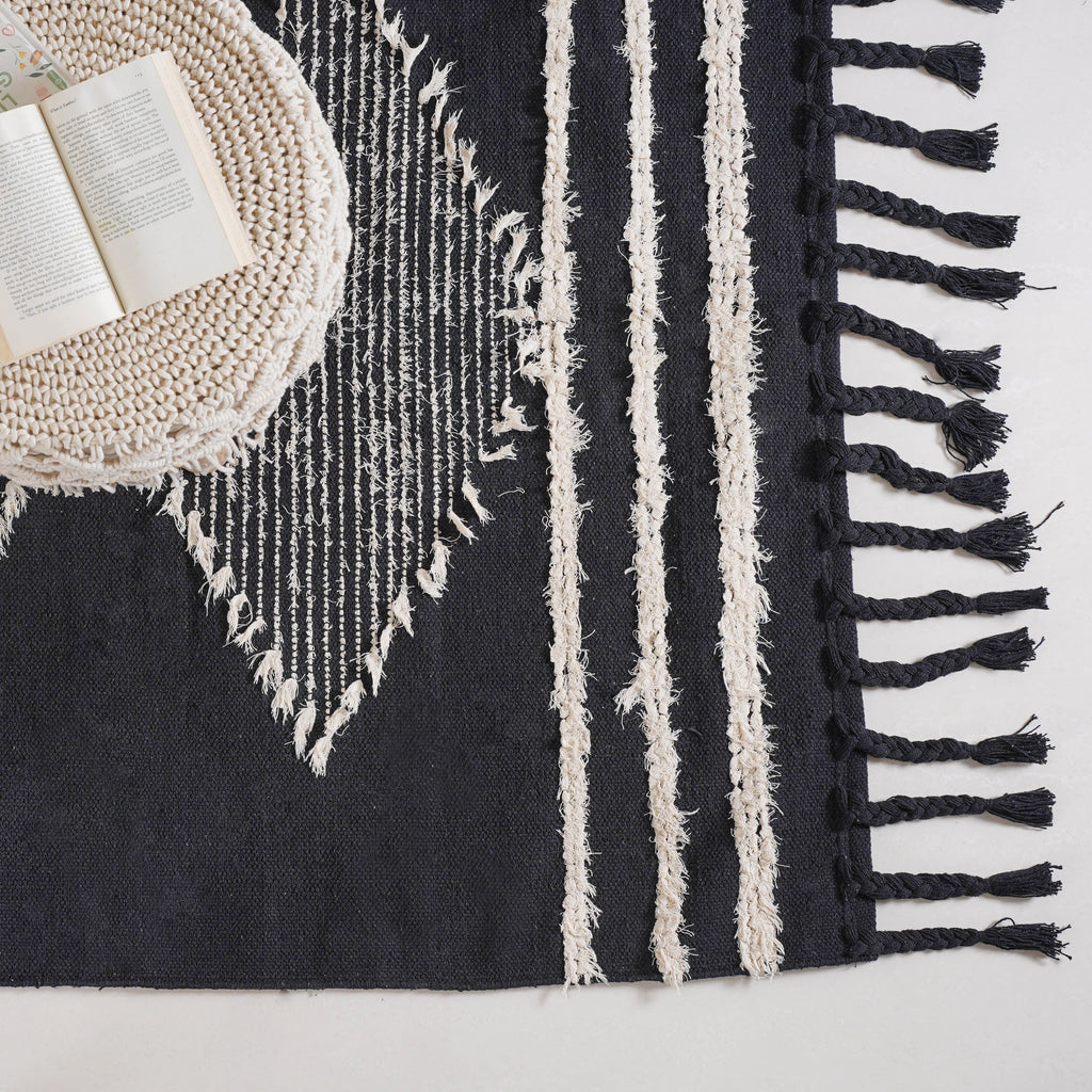 Black Handwoven Carpet for Living Room Nestasia