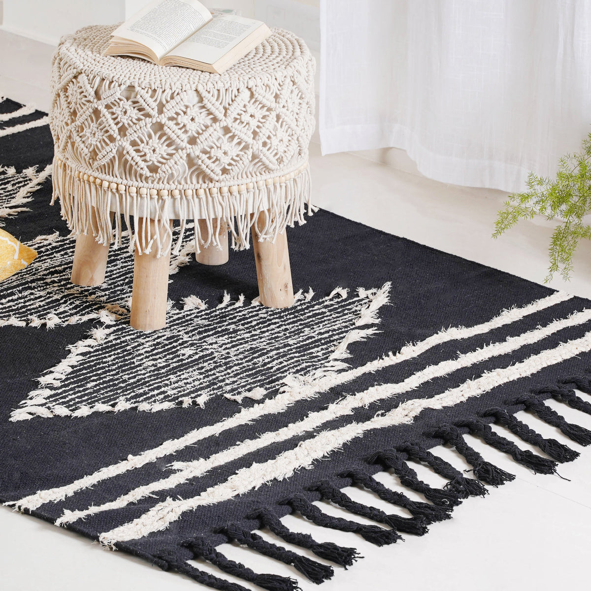 Black Handwoven Carpet for Living Room Nestasia