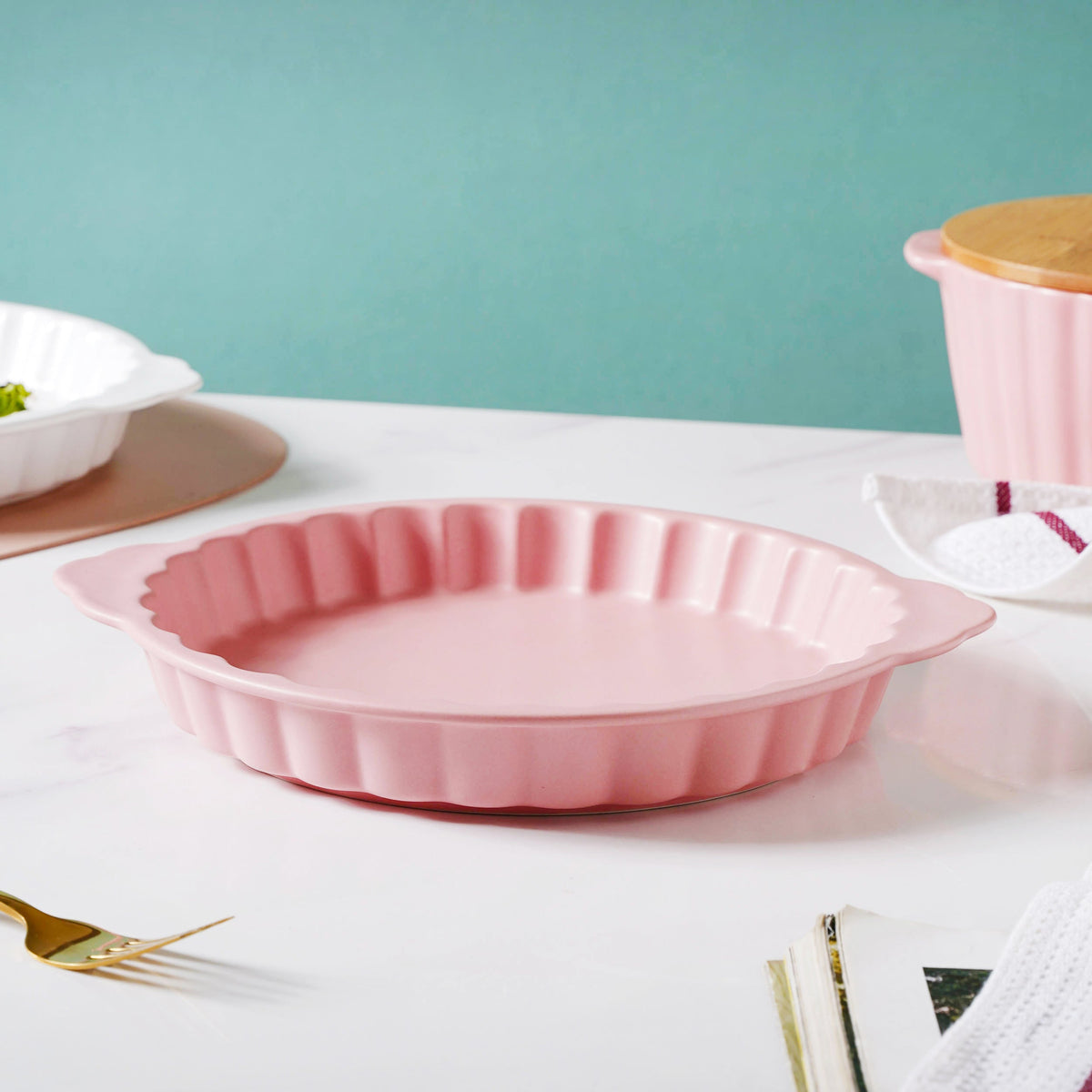 Very Berry Pink Baking Tray 10 Inch Nestasia