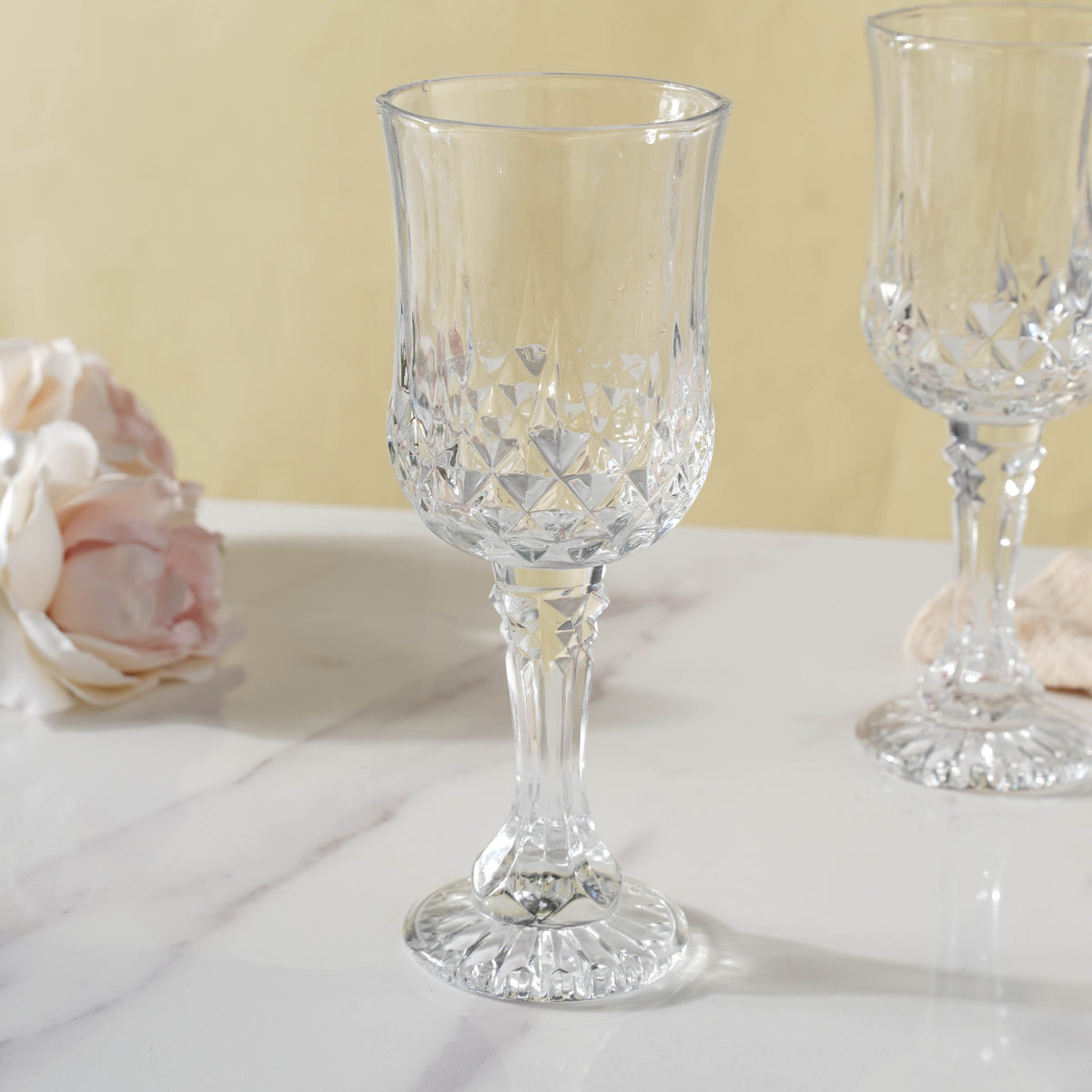 Nick and Nora Glass Set of 2 Nestasia