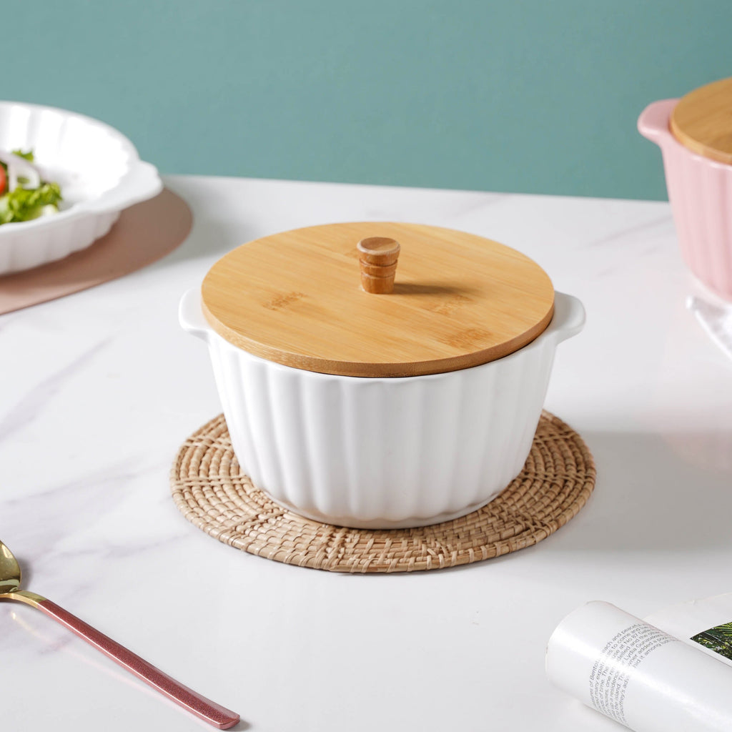 Snow White Scalloped Pot With Lid 8 Inch Nestasia
