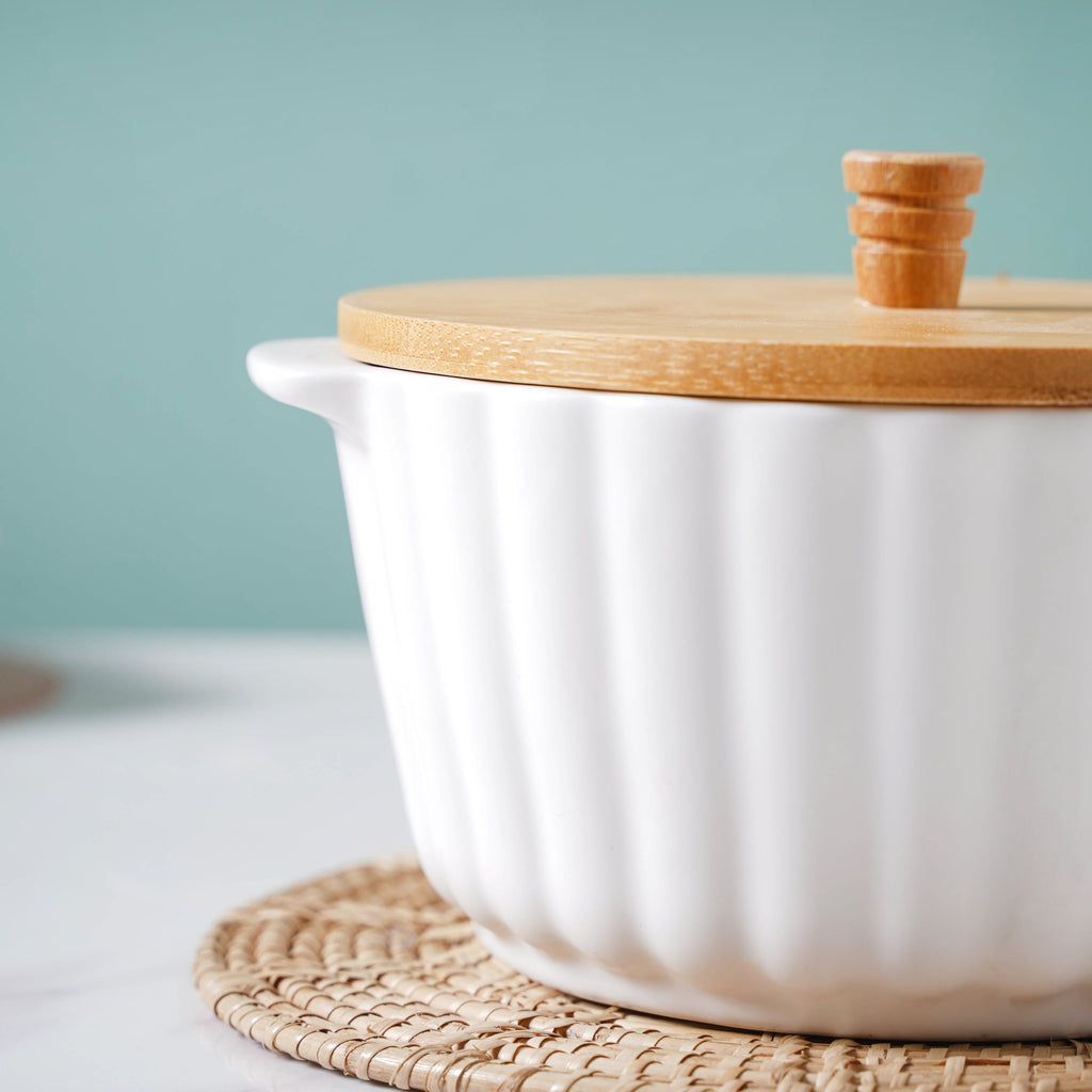 Snow White Scalloped Pot With Lid 8 Inch Nestasia