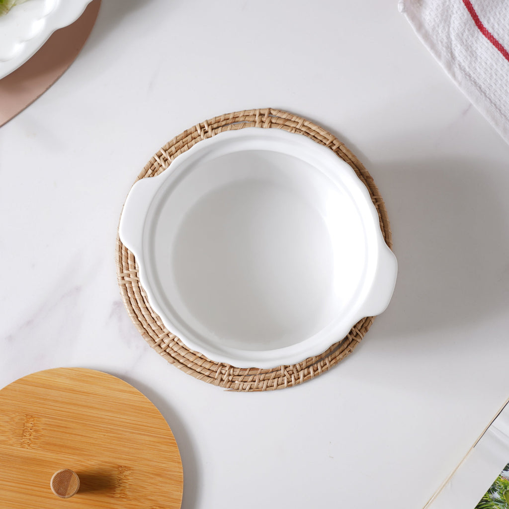 Snow White Scalloped Pot With Lid 8 Inch Nestasia