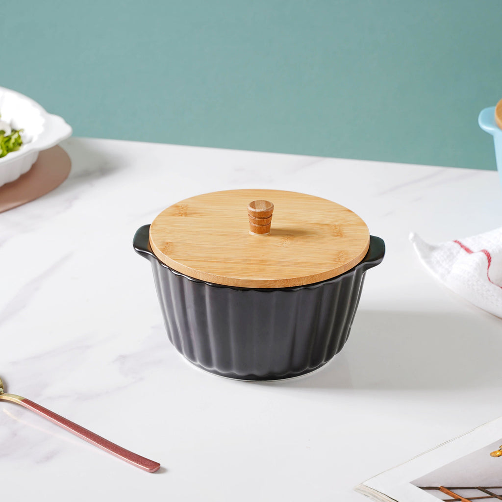 Midnight Black Scalloped Pot With Lid 8 Inch Nestasia
