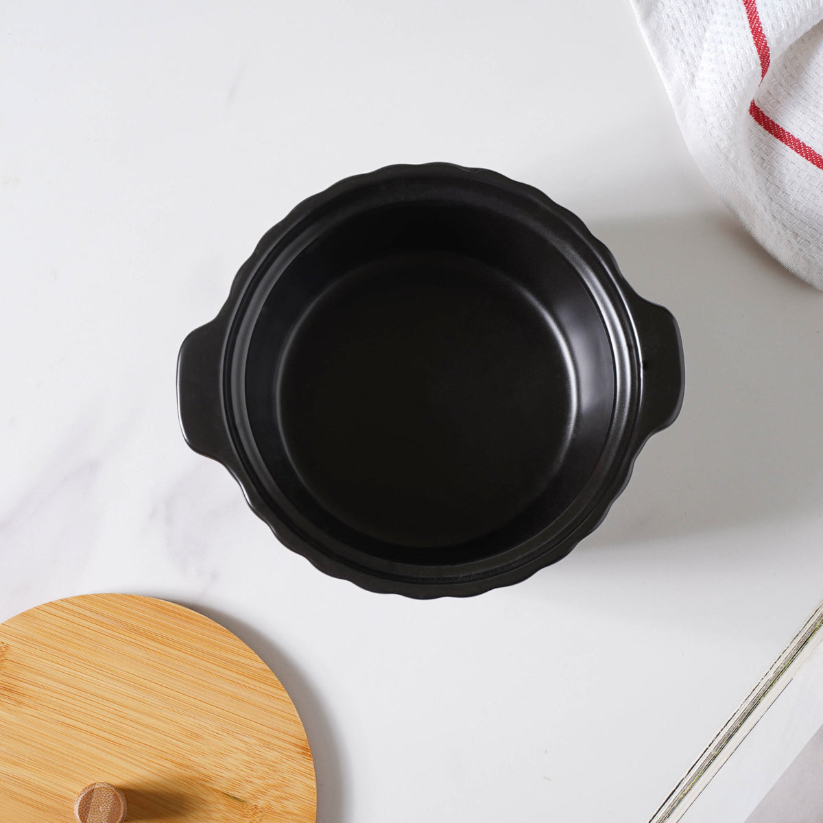 Midnight Black Scalloped Pot With Lid 8 Inch Nestasia