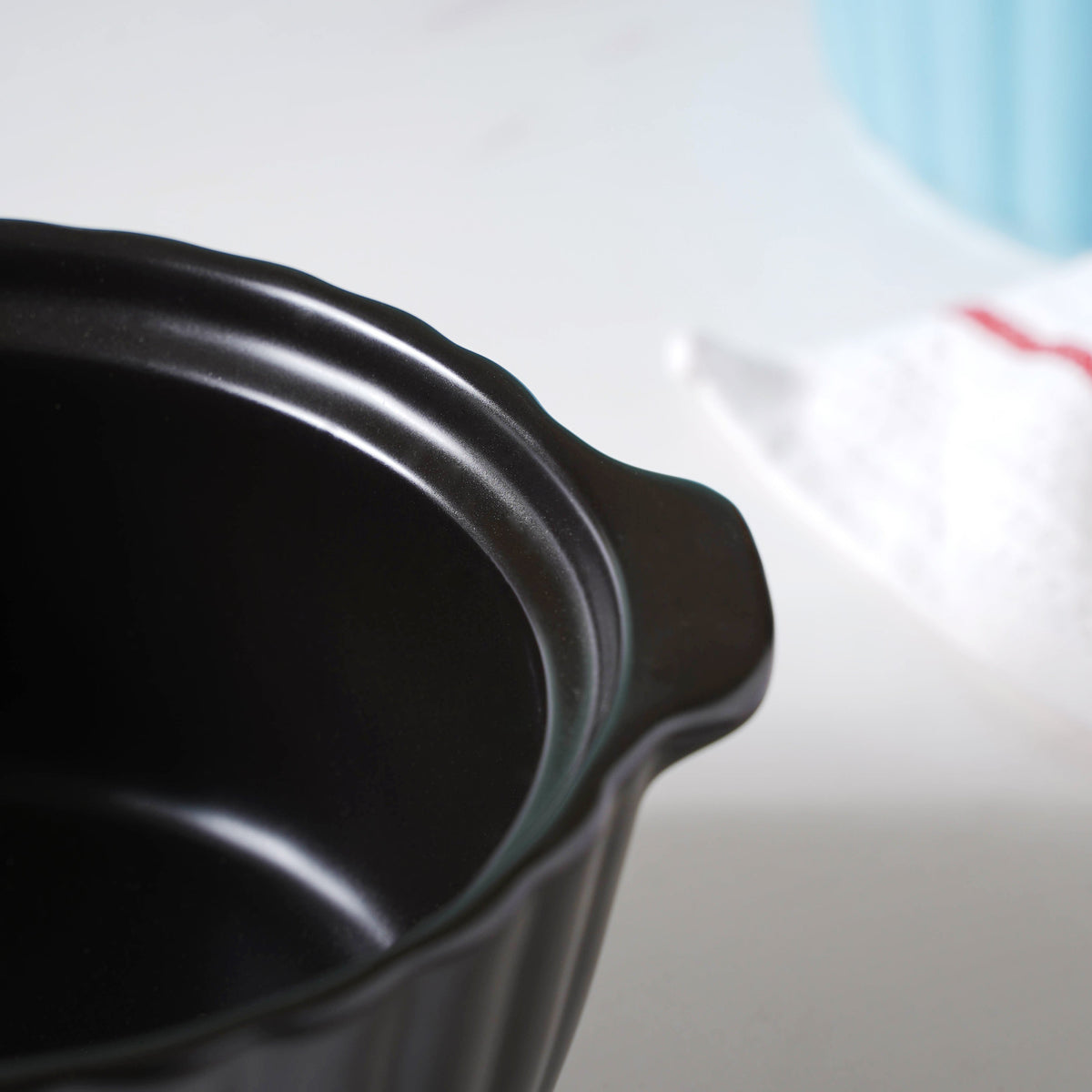 Midnight Black Scalloped Pot With Lid 8 Inch Nestasia