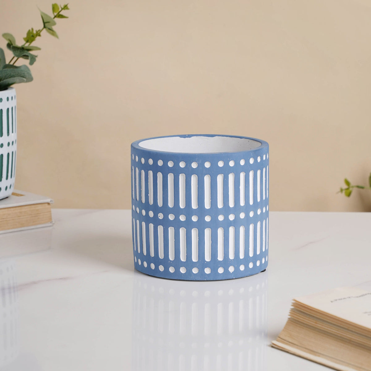 Blue Linear Sculpted Pot Nestasia