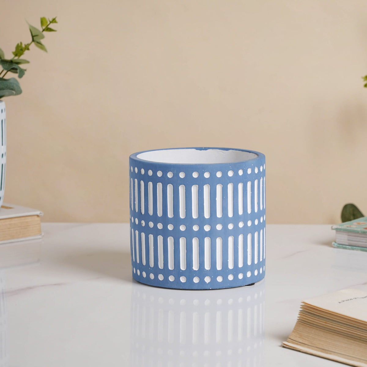 Blue Linear Sculpted Pot Nestasia
