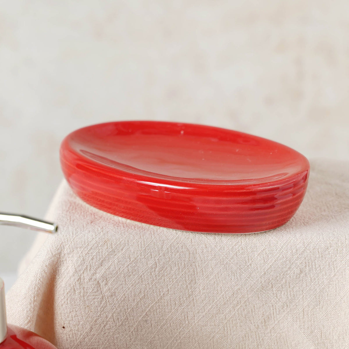 Red Ceramic Bath Set Nestasia