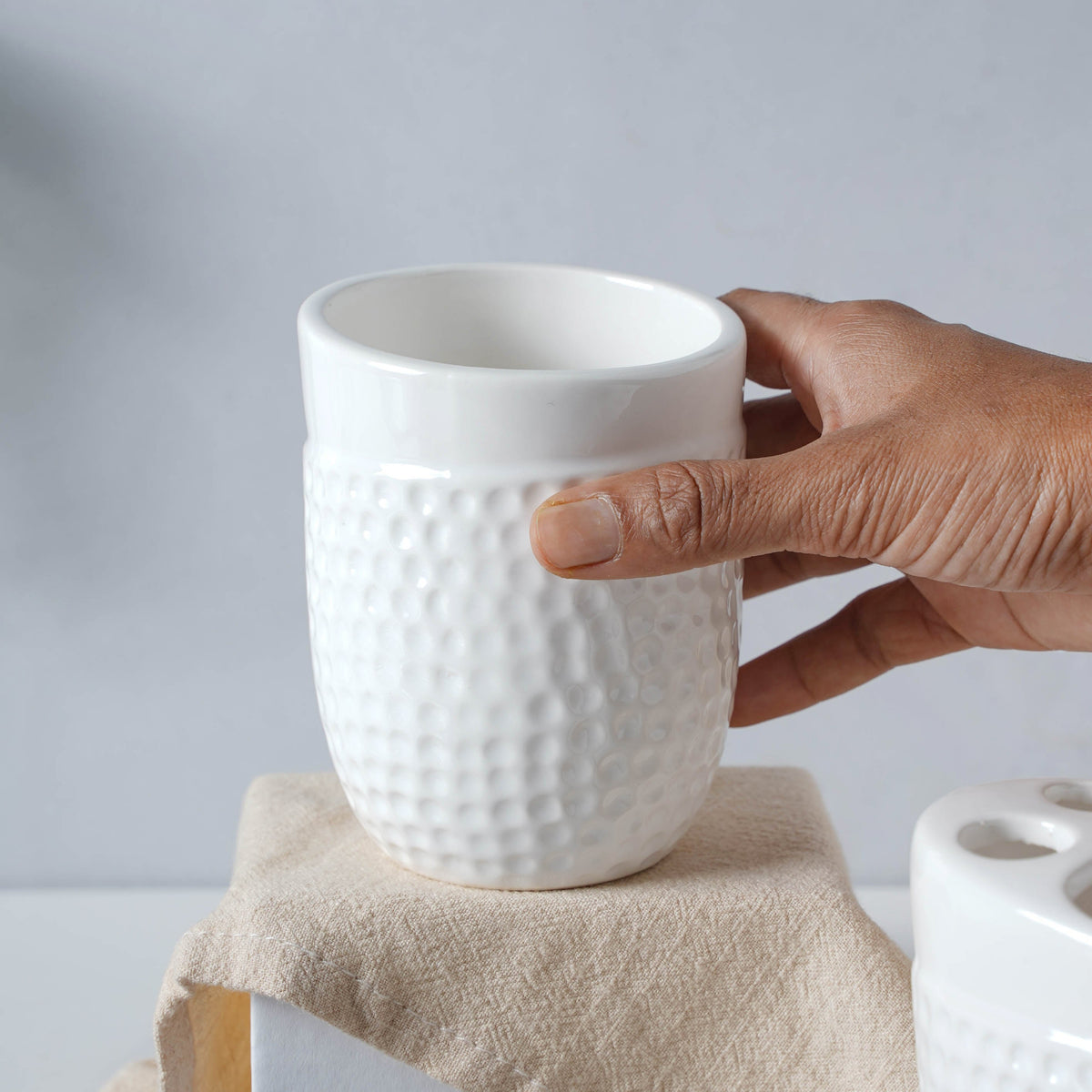 White Ceramic Bathroom Accessories Set Nestasia