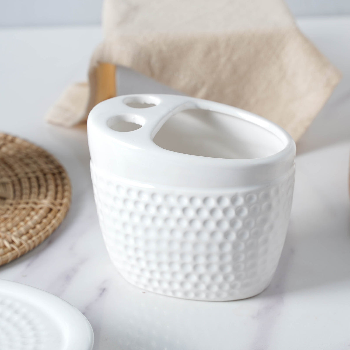 White Ceramic Bathroom Accessories Set Nestasia