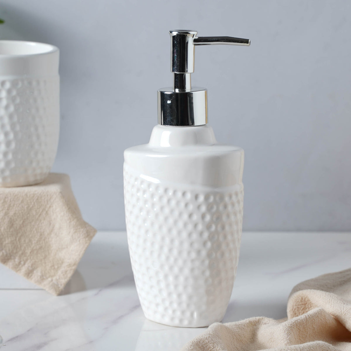 White Ceramic Bathroom Accessories Set Nestasia