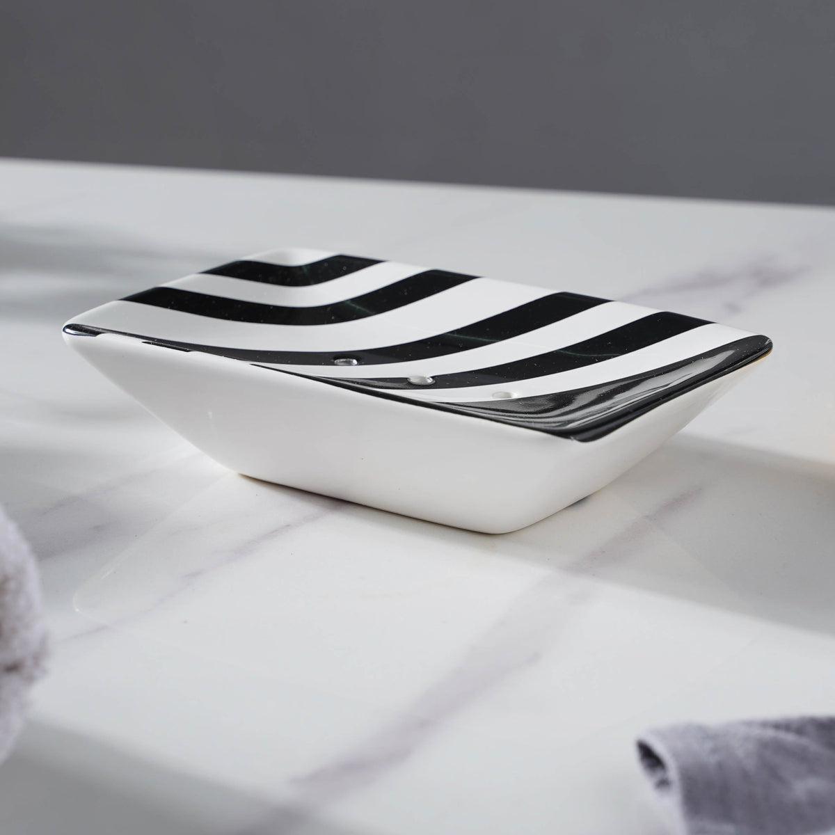Zebra Stripes Ceramic Bath Set Nestasia