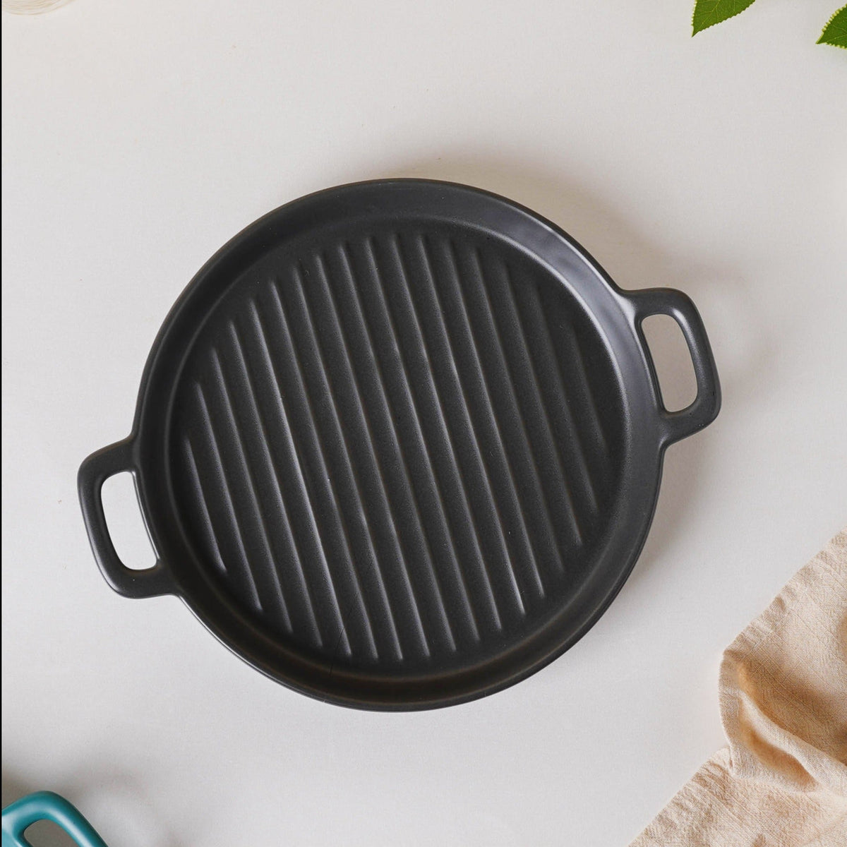 Black Oven Plate Large Nestasia
