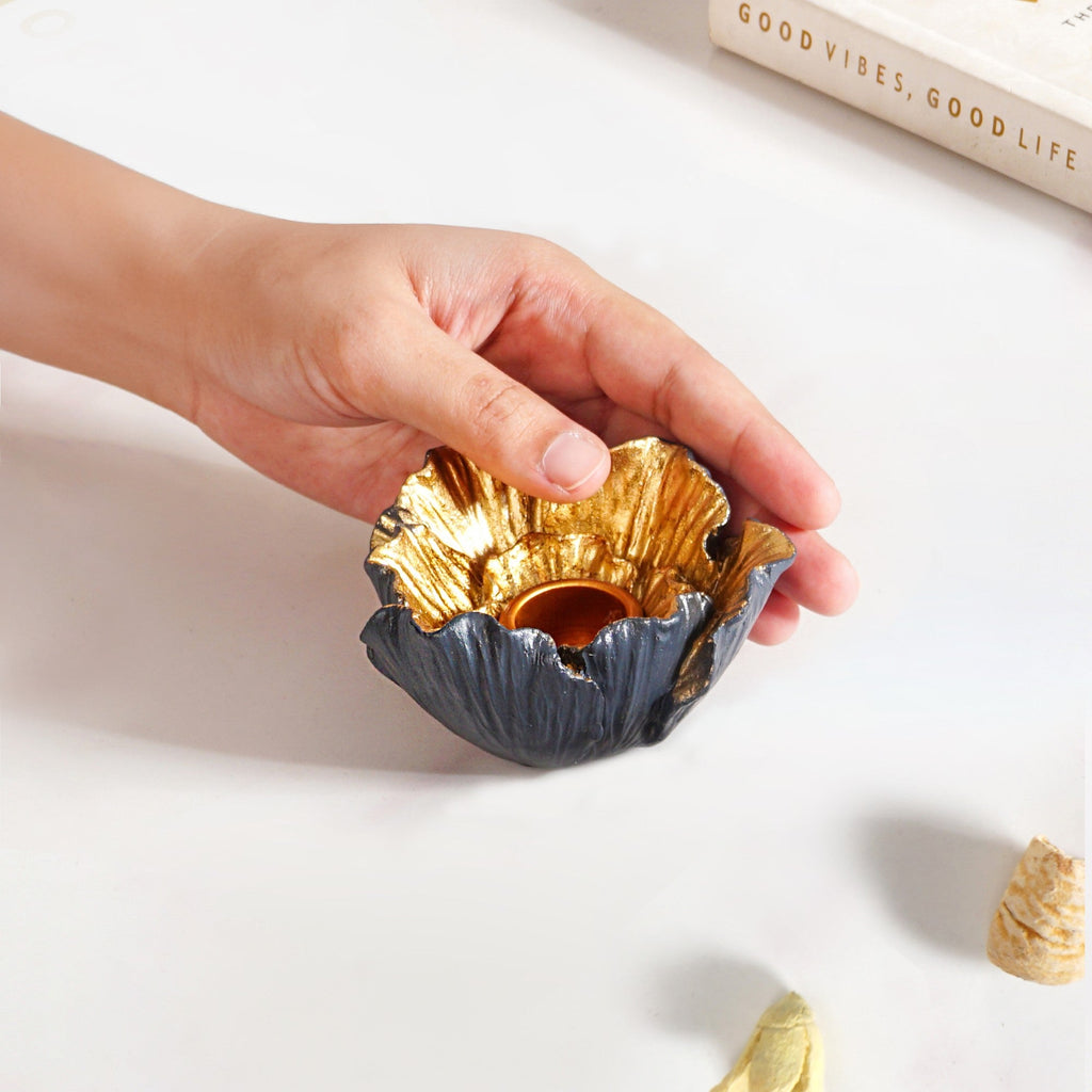 Decorative Bloom Candle Holder Nestasia
