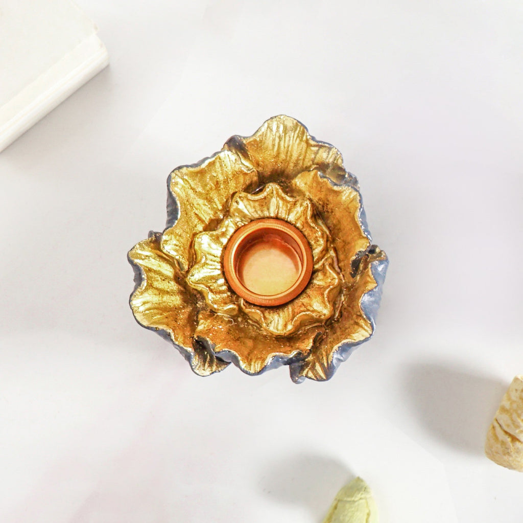 Decorative Bloom Candle Holder Nestasia