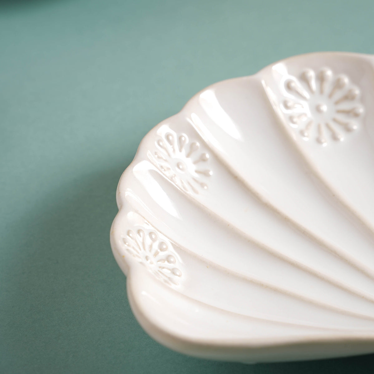 White Shell Ceramic Snack Plate 8 Inch Nestasia