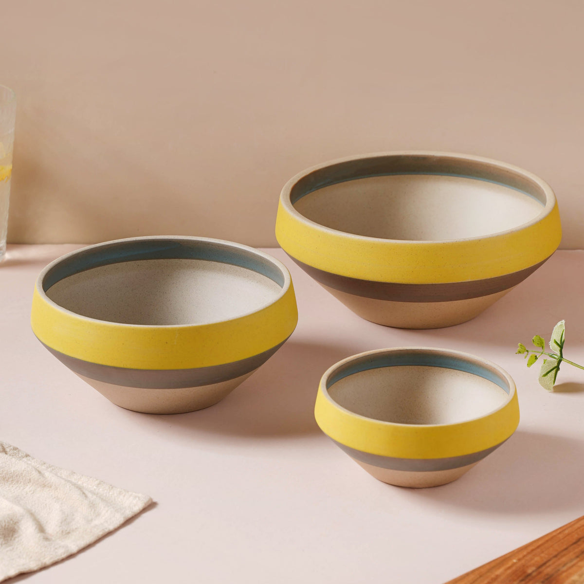Soboku Grey And Yellow Large Serving Bowl 7.5 Inch 1.3 L Nestasia
