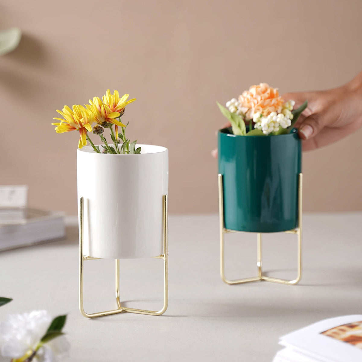 Flowering Ceramic Clay Pot Nestasia