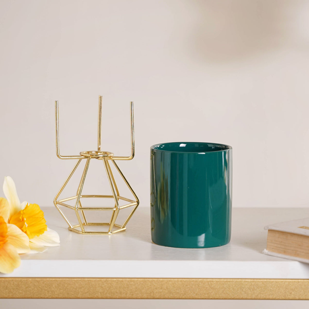 Modern Cylindrical Pot Nestasia