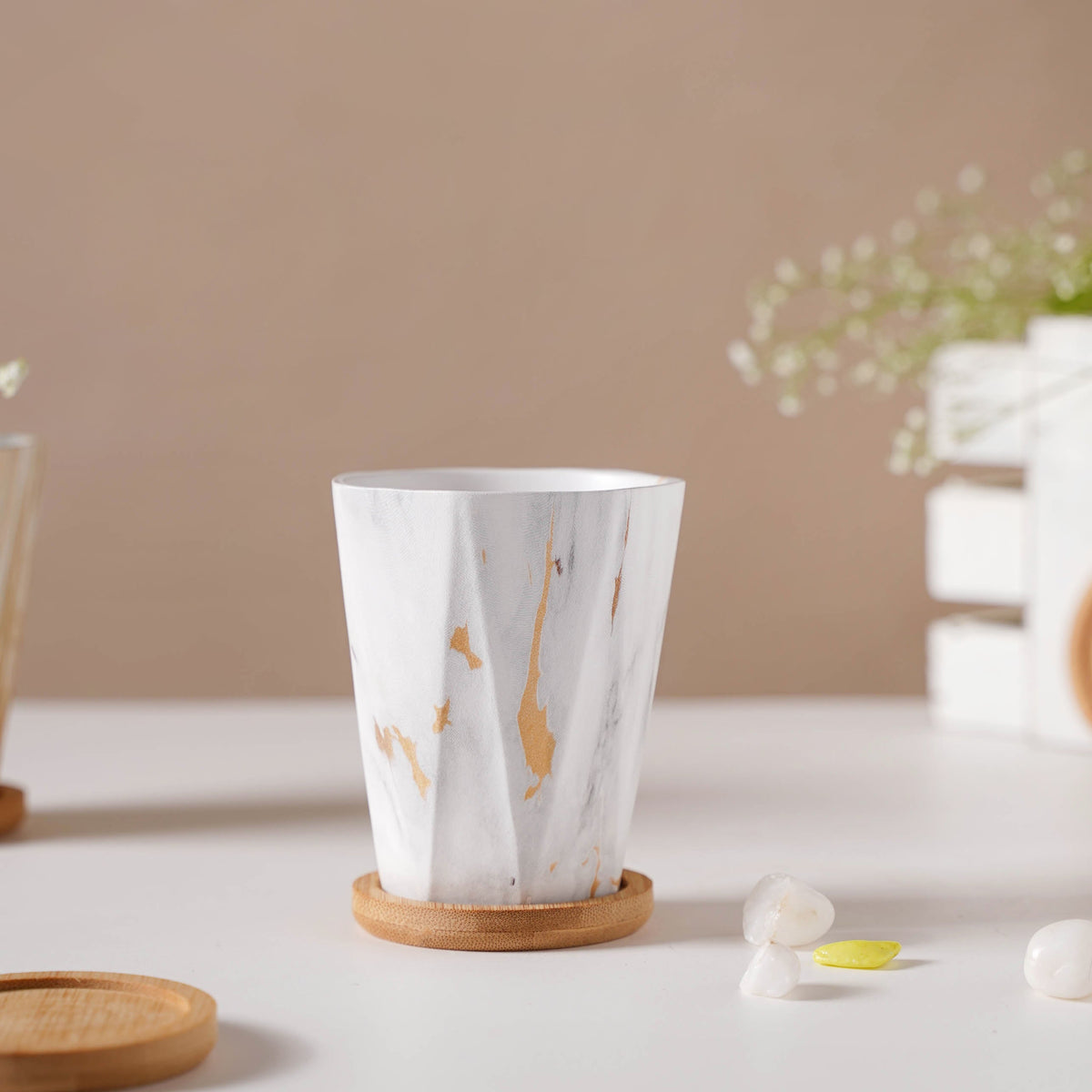 Carrara Elegant Brown Planter With Coaster Nestasia