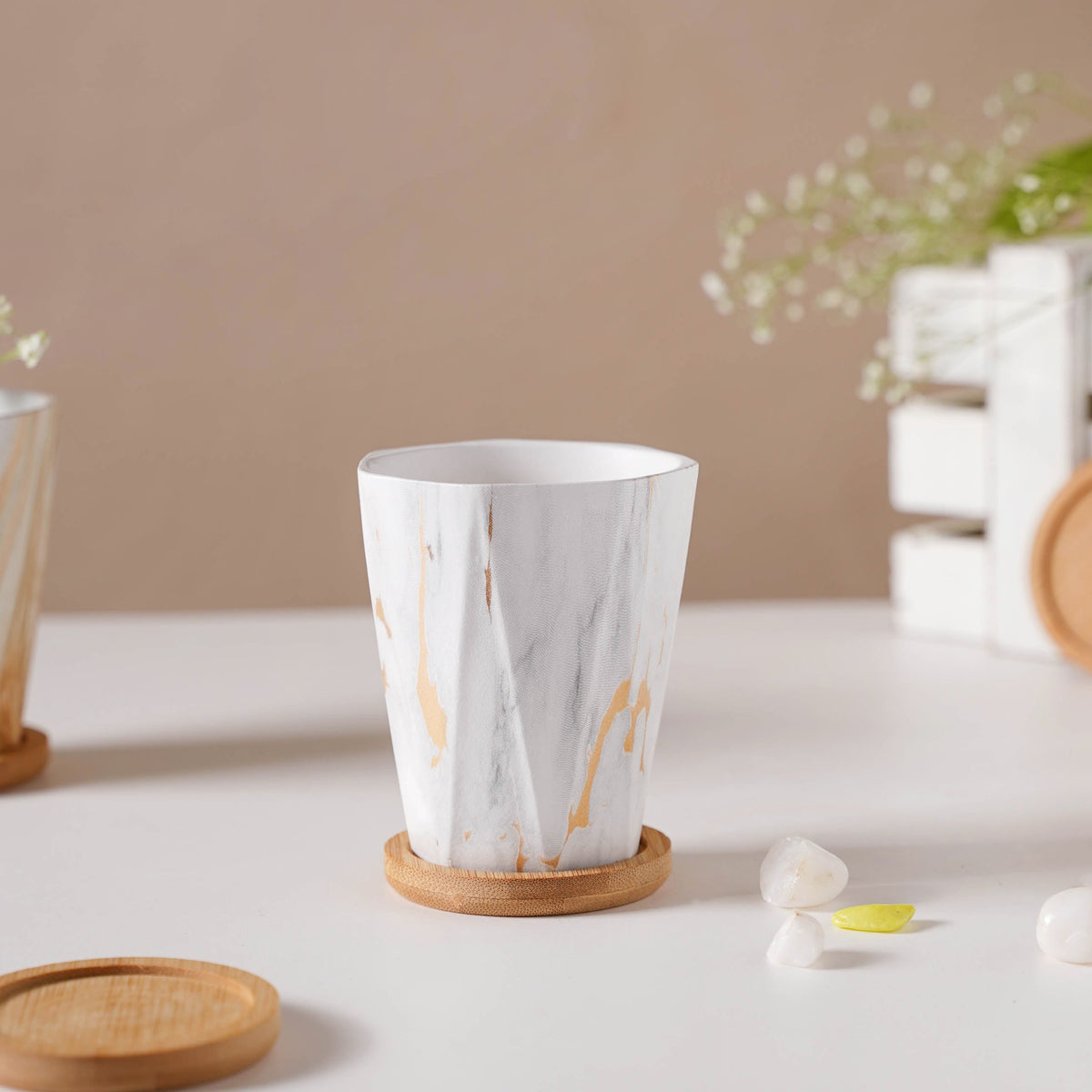 Carrara Elegant Brown Planter With Coaster Nestasia