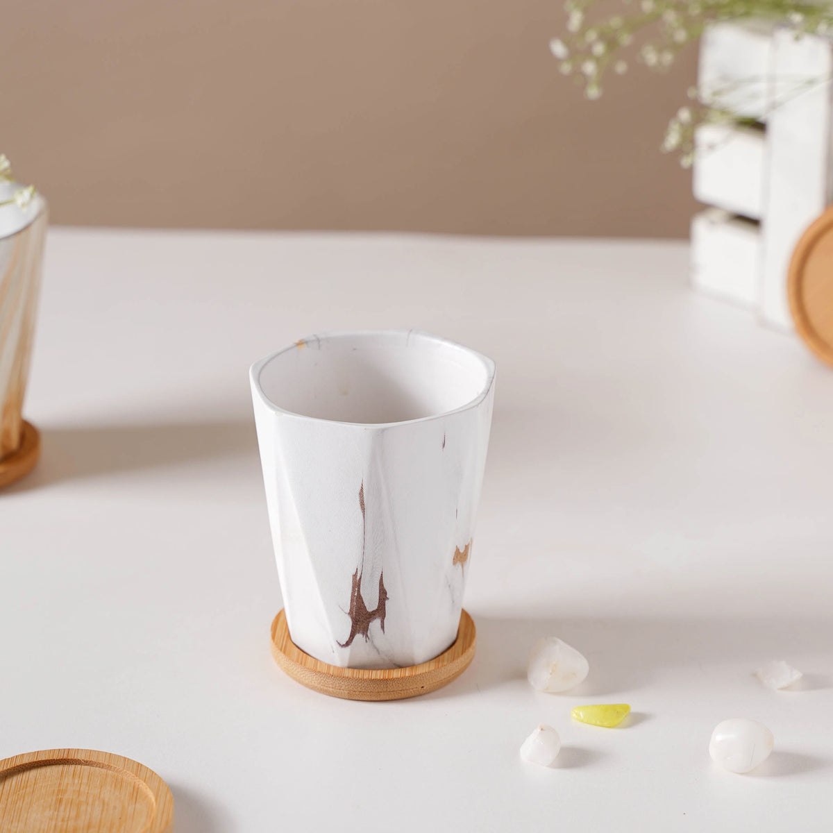 Carrara Elegant Brown Planter With Coaster Nestasia