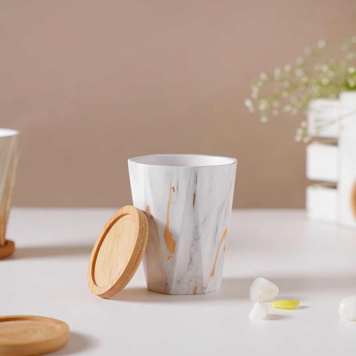 Carrara Elegant Brown Planter With Coaster Nestasia
