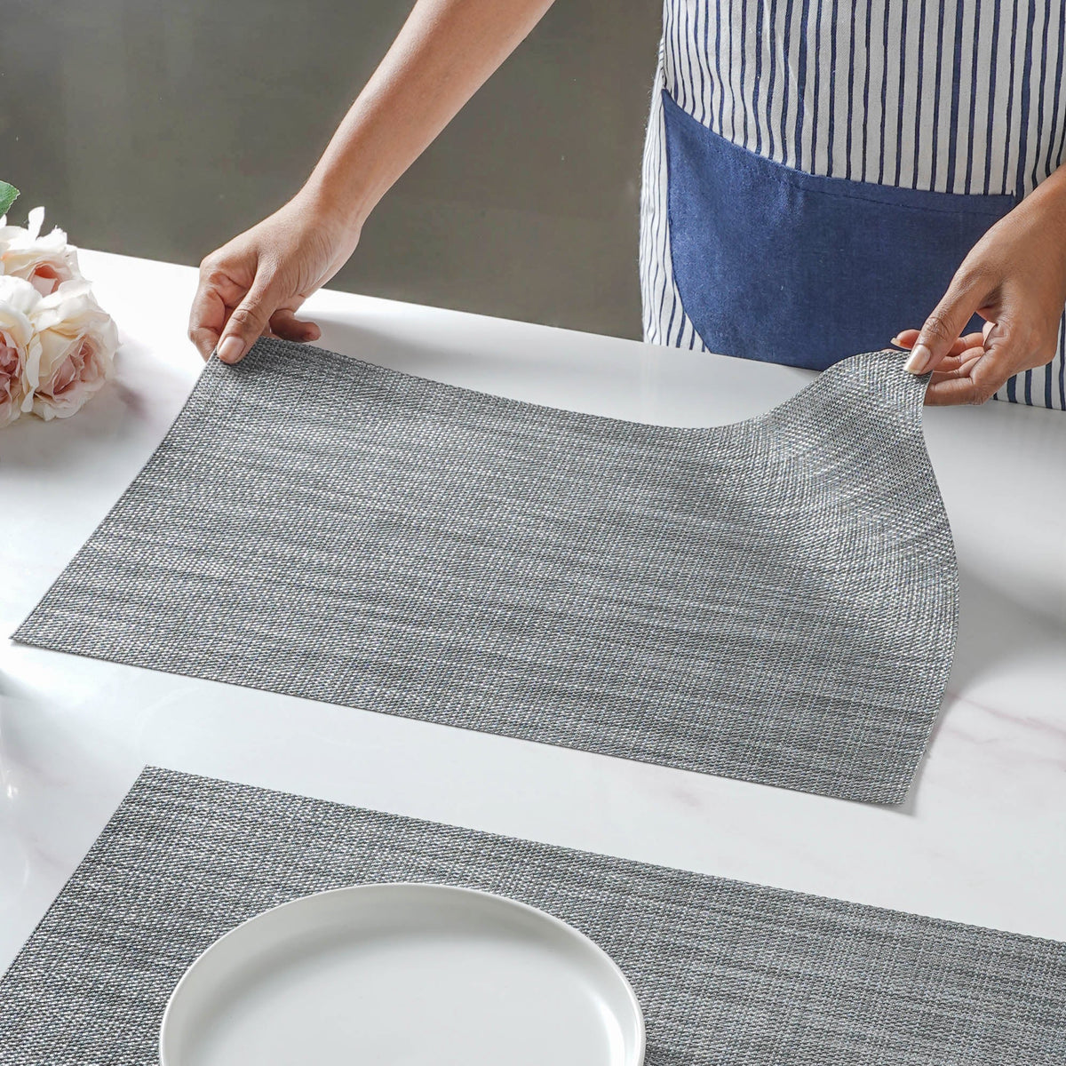 White-grey PVC Table Mat Set of 6 Nestasia