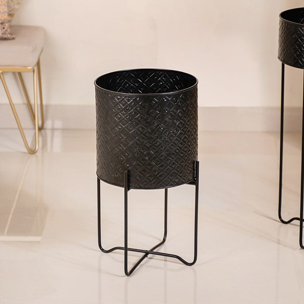 Modern Metal Floor Planter With Stand Black Set Of 2 Nestasia