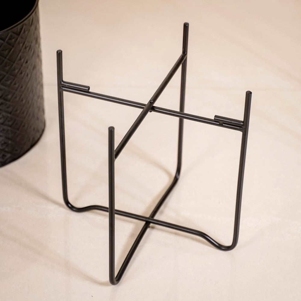 Modern Metal Floor Planter With Stand Black Set Of 2 Nestasia