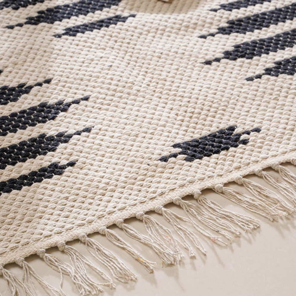 Handwoven Area Rug Black And White Nestasia