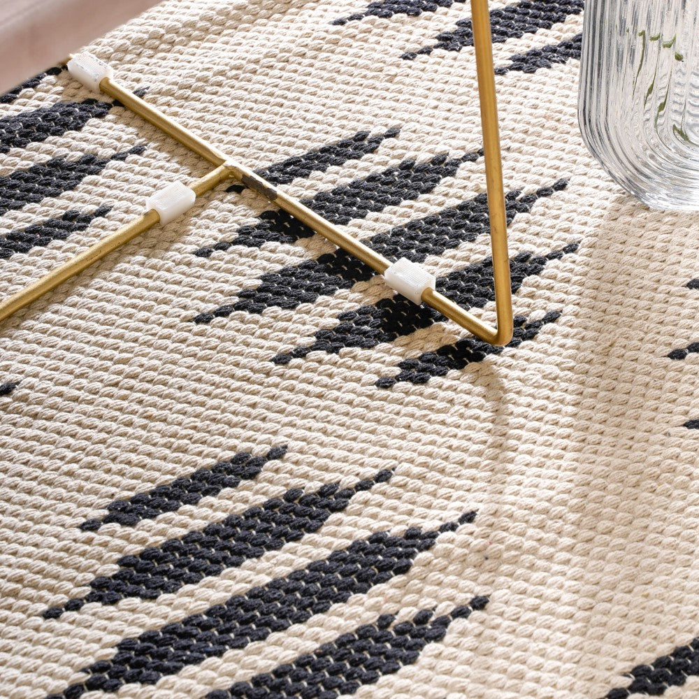 Handwoven Area Rug Black And White Nestasia