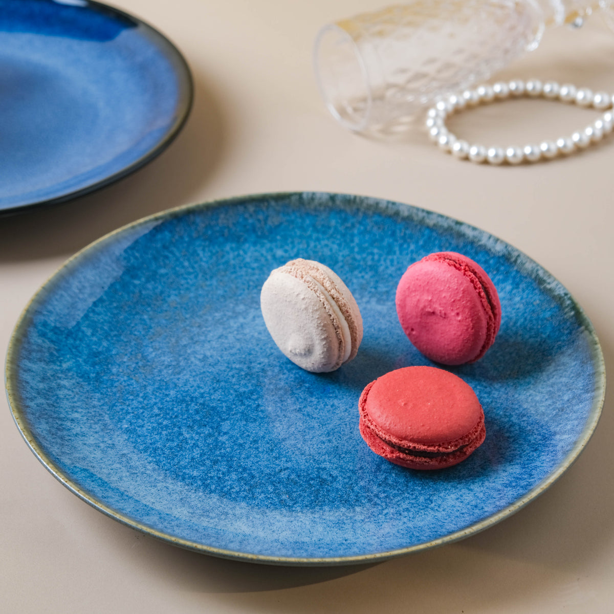 Glossy Blue Dinner Plate Nestasia