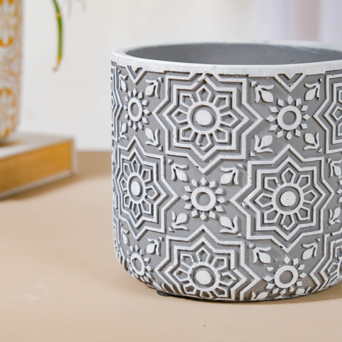 Grey Floral Geometric Pot Nestasia
