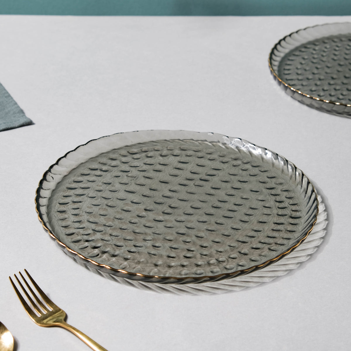 Glass Dinner Plate Grey Nestasia