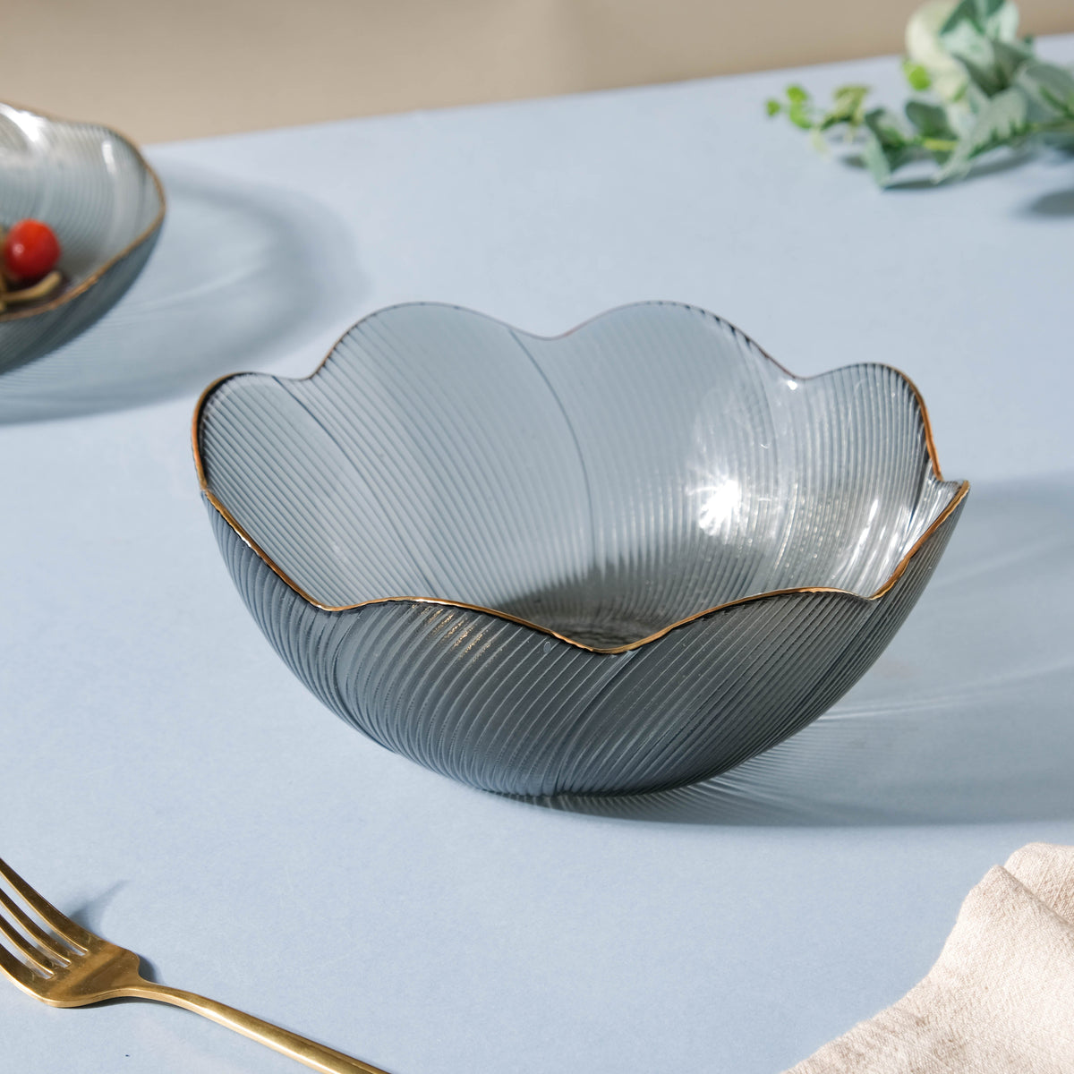 Wavy Glass Serving Bowl Grey Nestasia