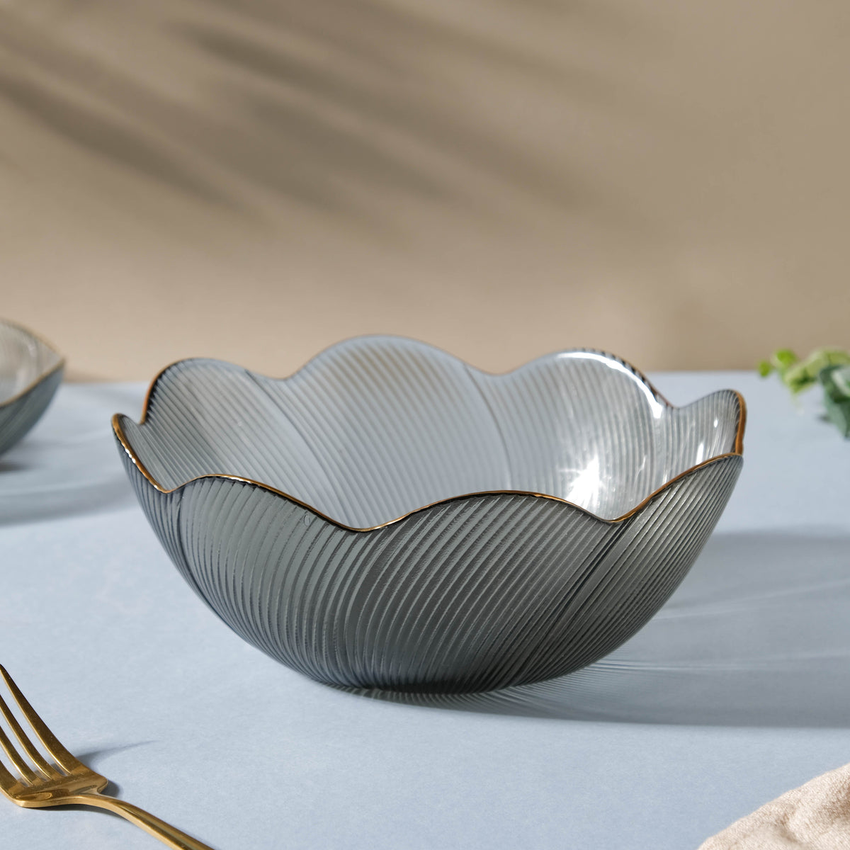 Wavy Glass Serving Bowl Grey Nestasia