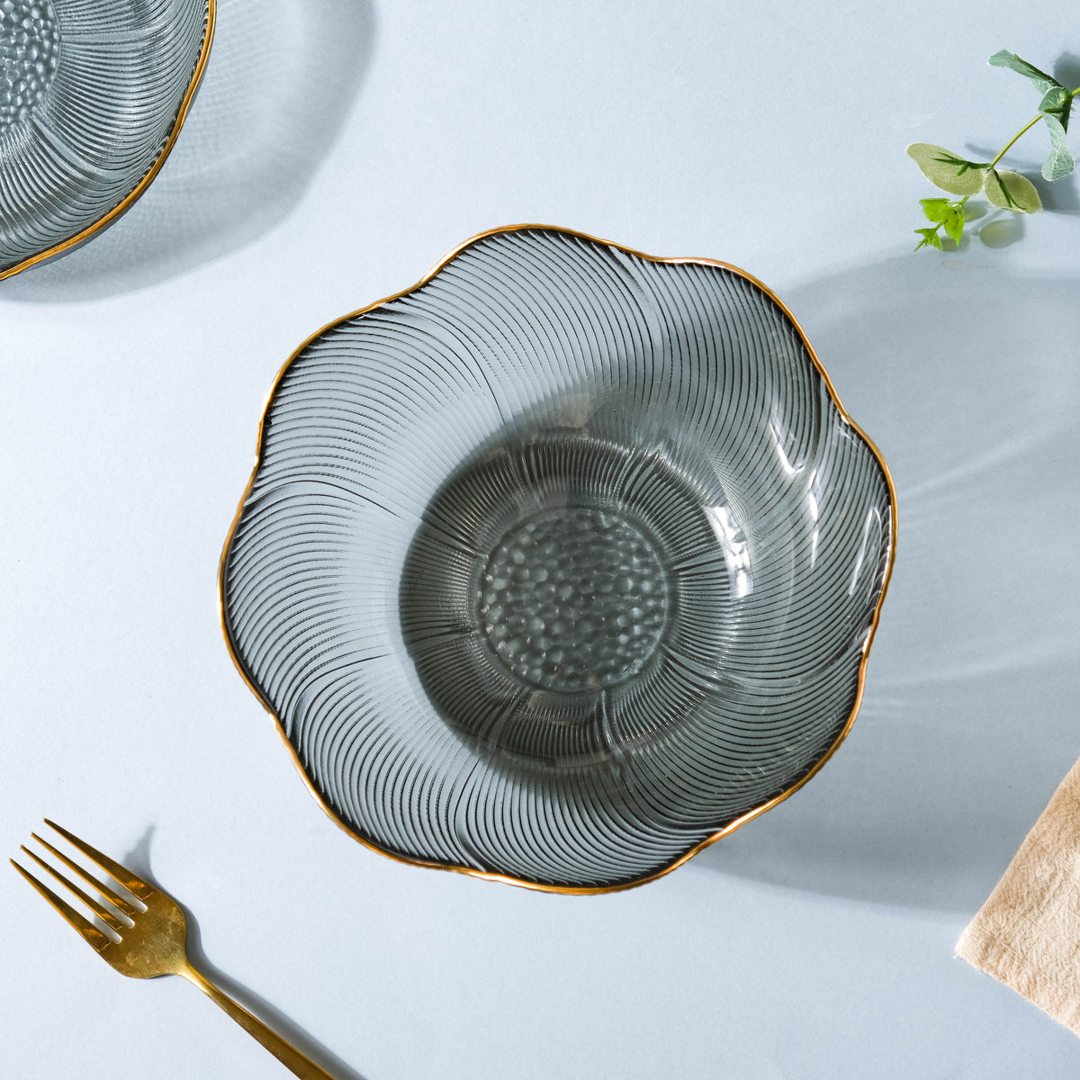 Wavy Glass Serving Bowl Grey Nestasia