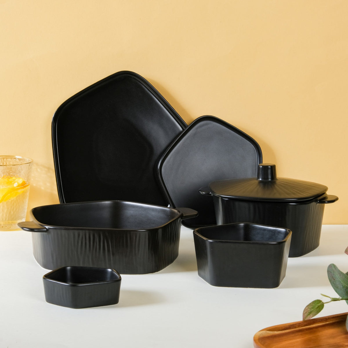 Pentagon Black 19 Piece Dinner Set For 4 Nestasia