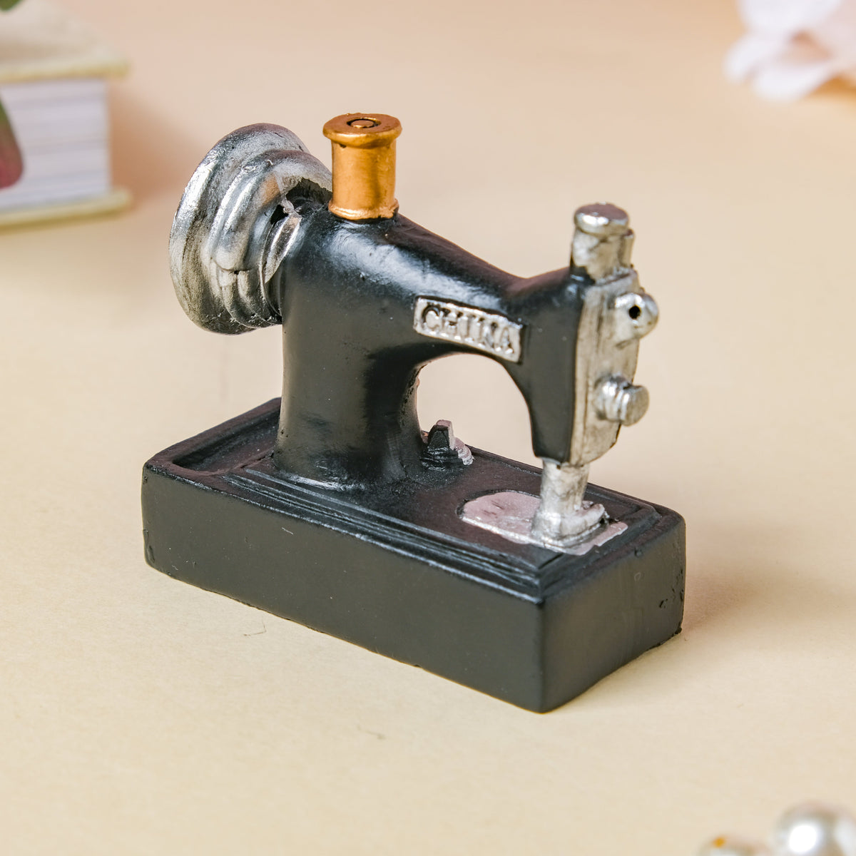 Sewing Machine Showpiece Nestasia