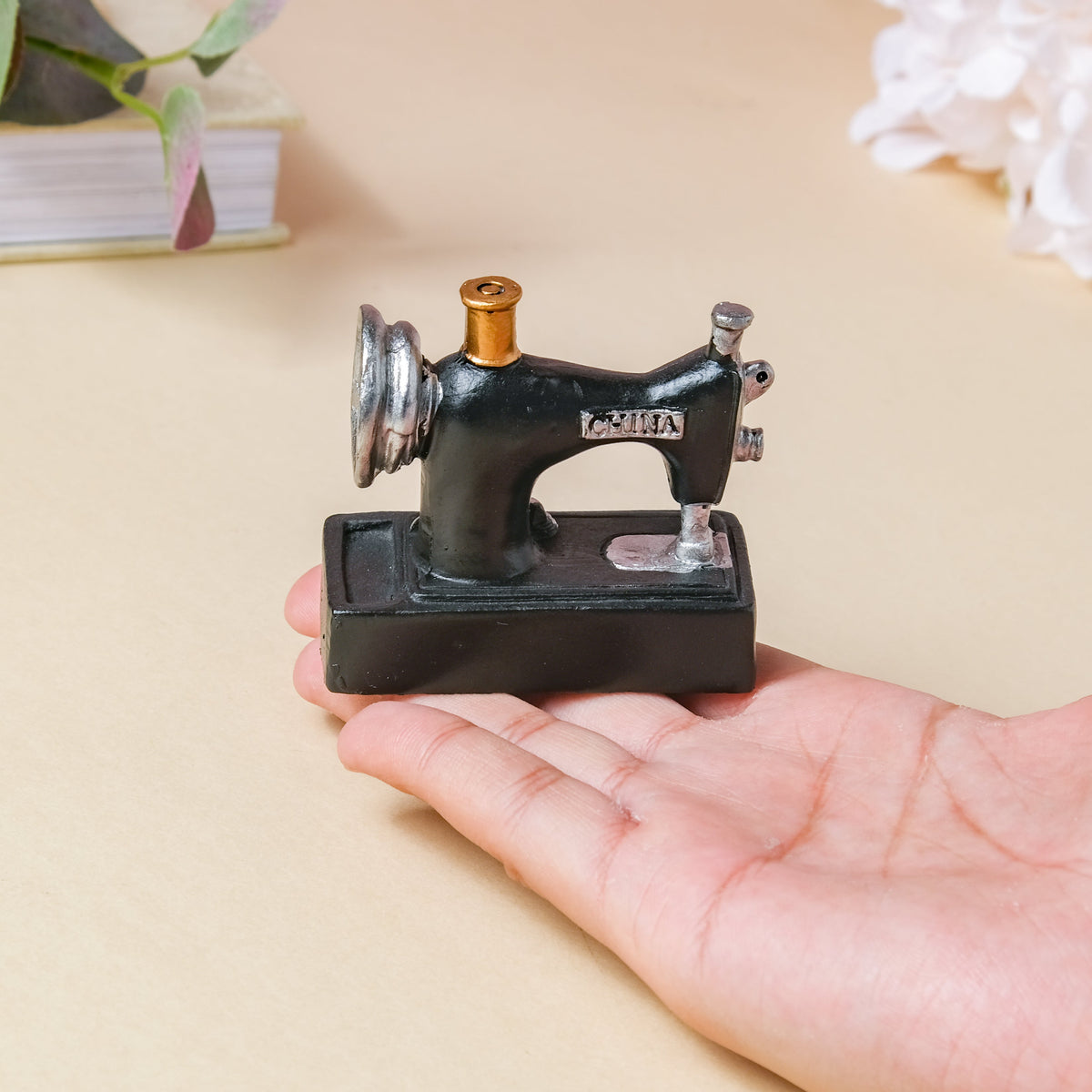 Sewing Machine Showpiece Nestasia
